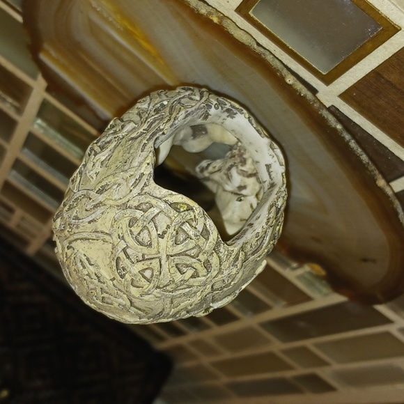 Resin Red Eye Skull-$5 add on - Picture 5 of 6